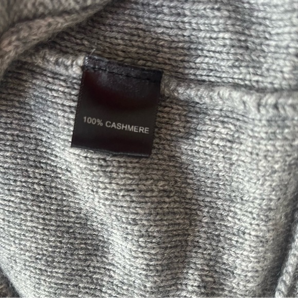 Quinn Cashmere Cable Knit Turtleneck Sweater - Picture 6 of 6